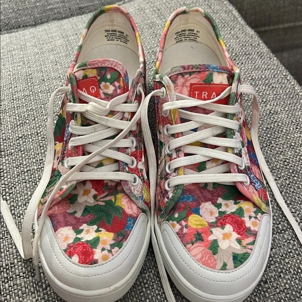 Women’s Traq by Alegria Sneaq Floral Dream Knit Sneakers Size 41 (10.5-11)